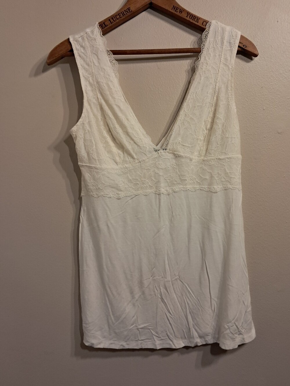 Tahari Cream Lace-Trim V-Neck Camisole Retro Y2k